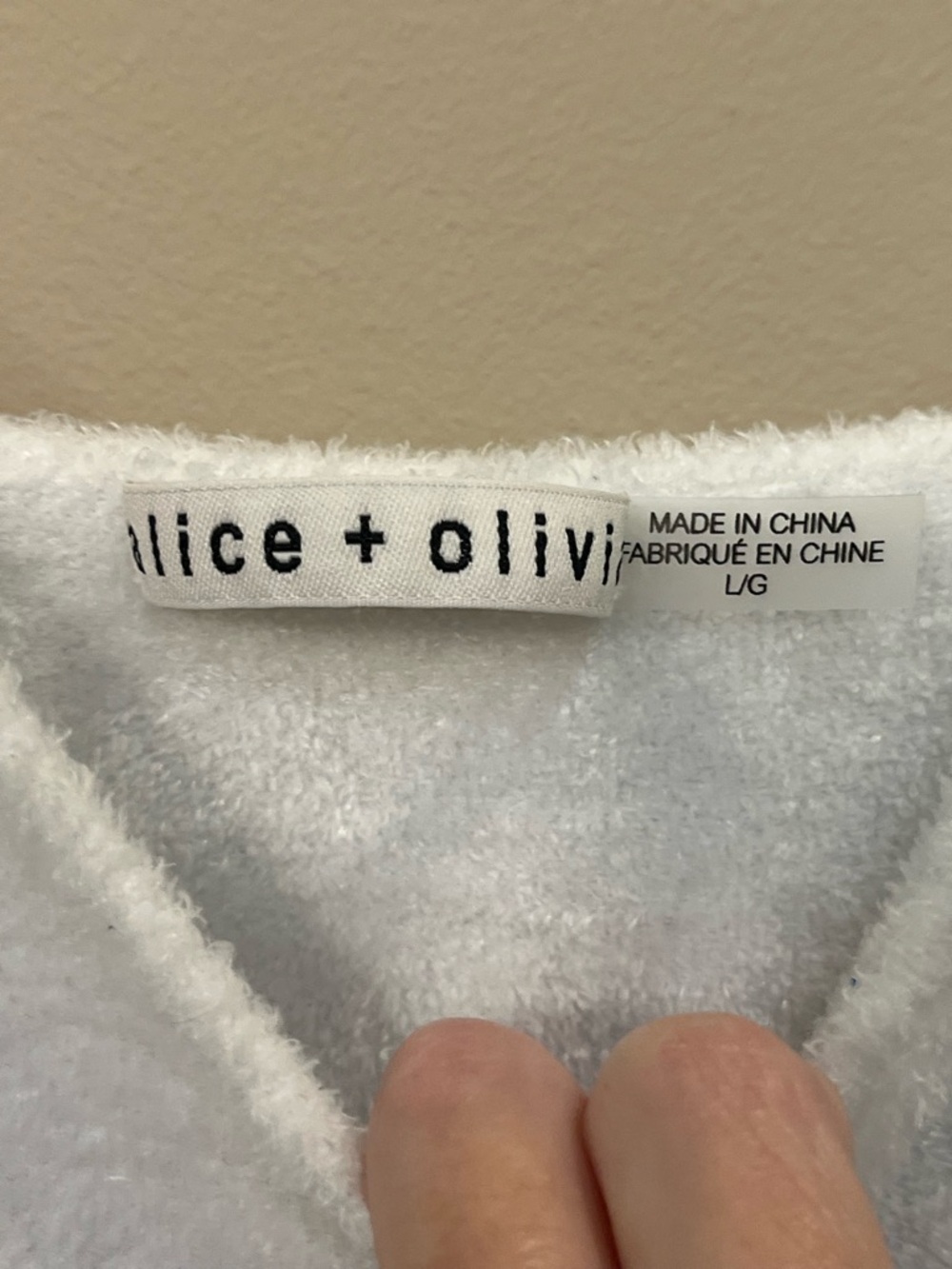 Alice + Olivia Rhea white Fuzzy Cropped Sweater Tank stretchy summer L - Picture 4 of 5